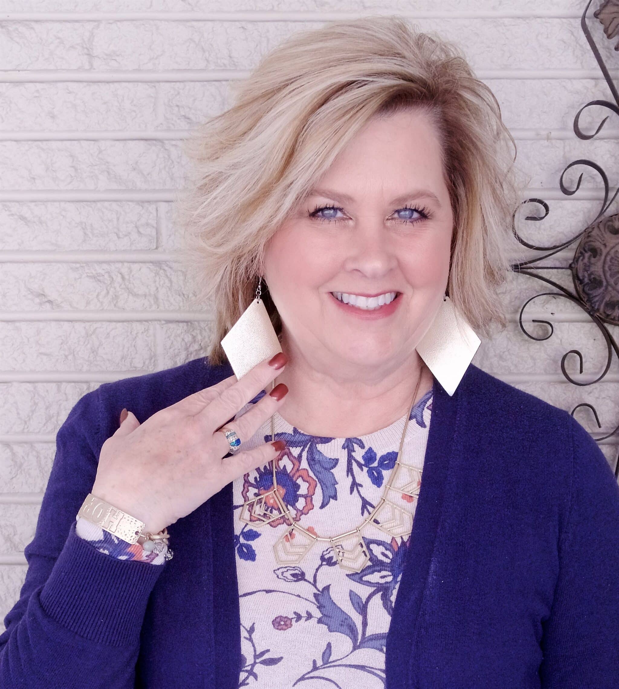 50 IS NOT OLD | A LONGER CARDIGAN FOR A SLEEKER LOOK