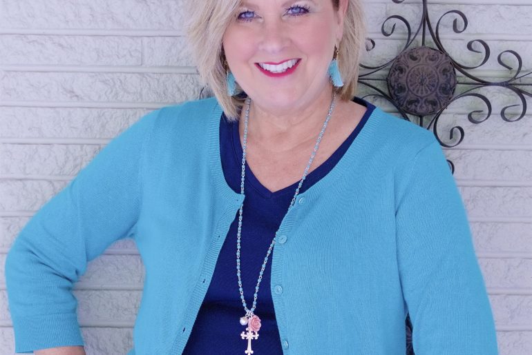 HOW TO WEAR A TSHIRT WITH A SKIRT 50 IS NOT OLD