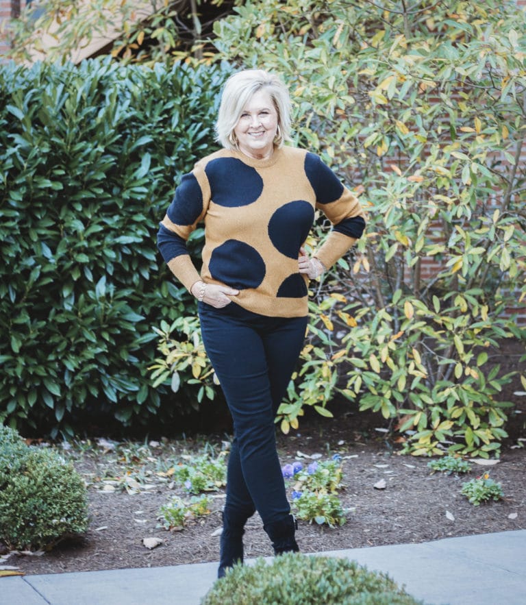 HOW YOU CAN MAKE A STATEMENT IN A SWEATER AND JEANS