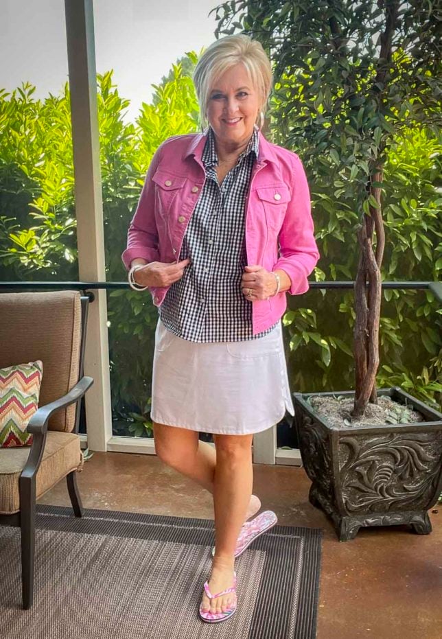 I'M LOVING THIS SKORT OUTFIT AND IT'S PERFECT FOR WOMEN OVER 50 - 50 IS NOT  OLD - A Fashion And Beauty Blog For Women Over 50