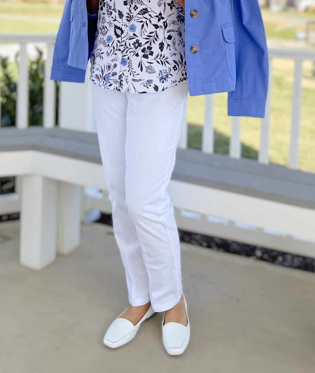 Over 40 Fashion Blogger, Tania Stephens is looking like spring in white chinos from Appleseeds