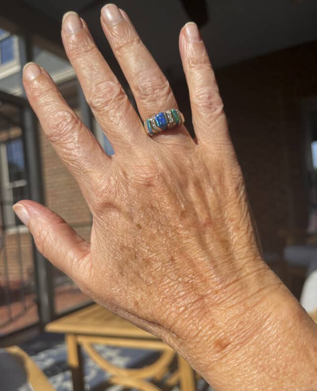 Over 40 Fashion Blogger, Tania Stephens is showing the age spots on her hands2