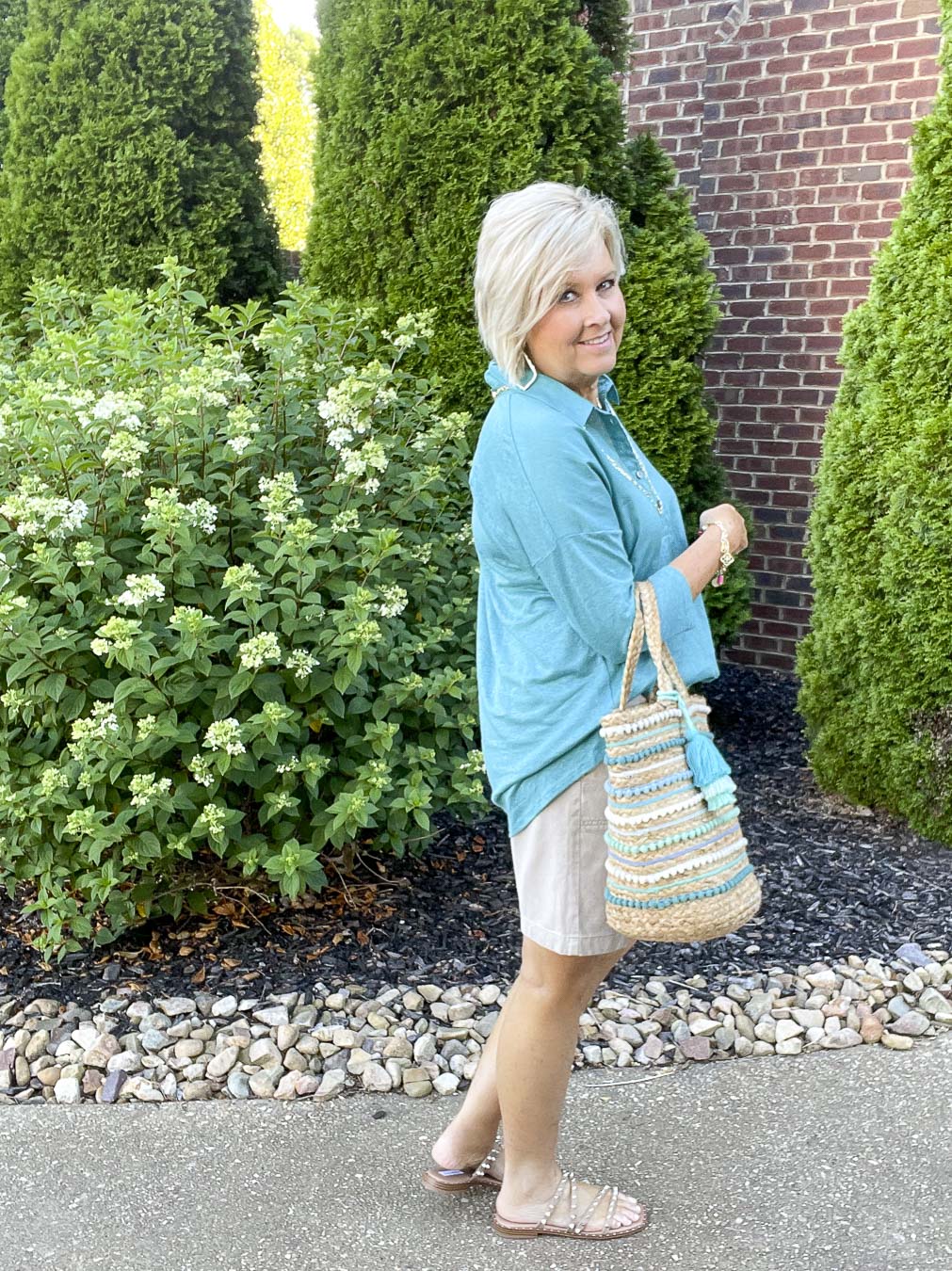 Over 40 Fashion Blogger, Tania Stephens is styling a This or That post with J.Jill tan shorts23