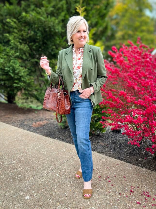 HOW I M WEARING AN OLIVE GREEN BLAZER FOR FALL