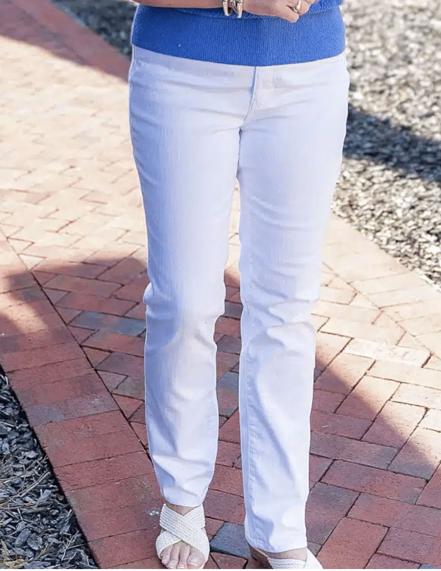 Fashion blogger, Tania Stephens is styling a blue lightweight sweater for summer with white jeans28