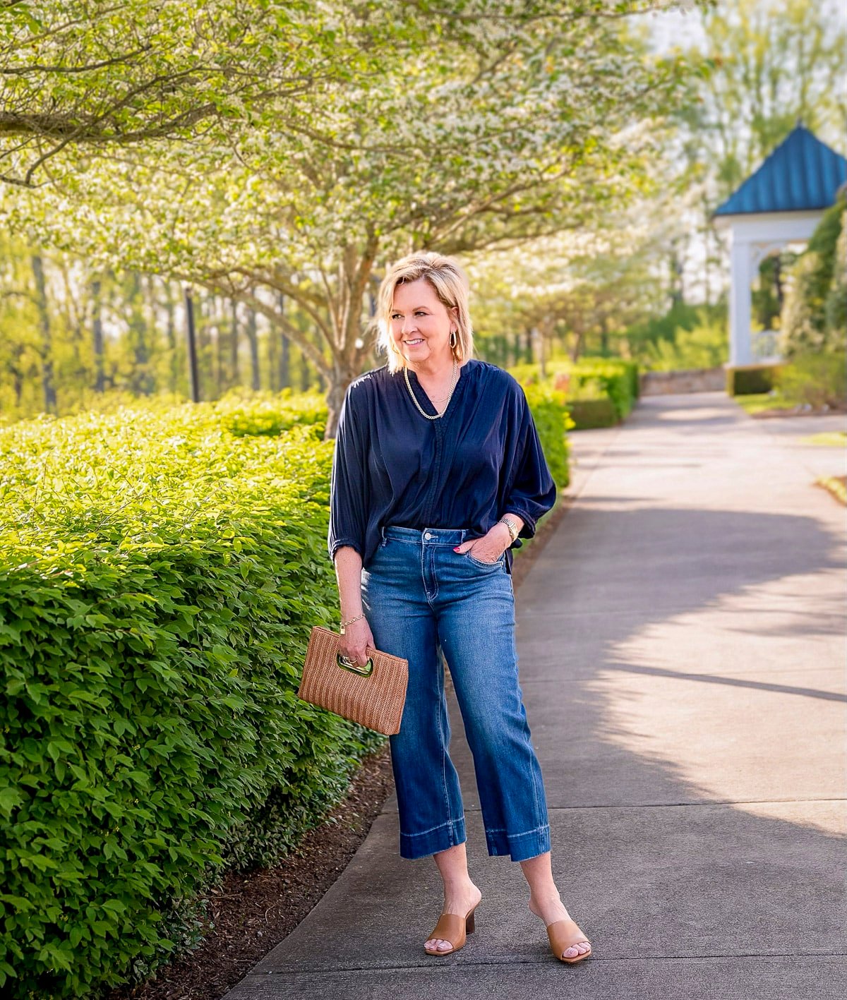 3 ways to style navy blue pants for work! Which outfit is your