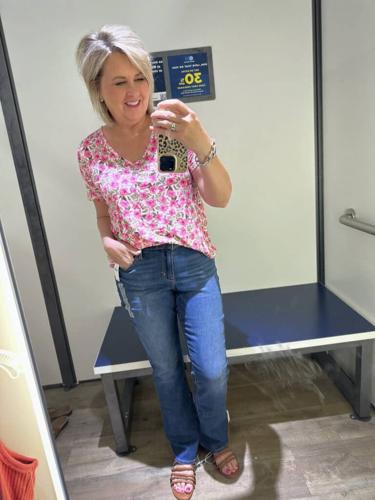 Over 50 Fashion Blogger, Tania Stephens is doing a try on haul from Old Navy1
