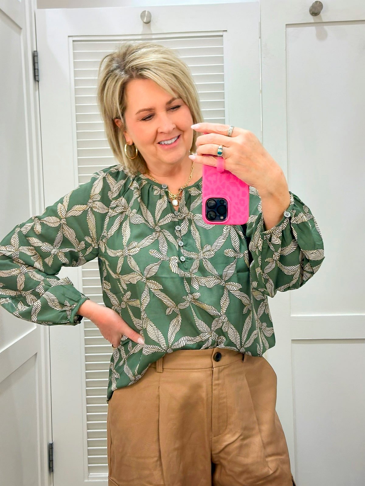 Over 50 fashion blogger, Tania Stephens, is doing a Loft in store try on4