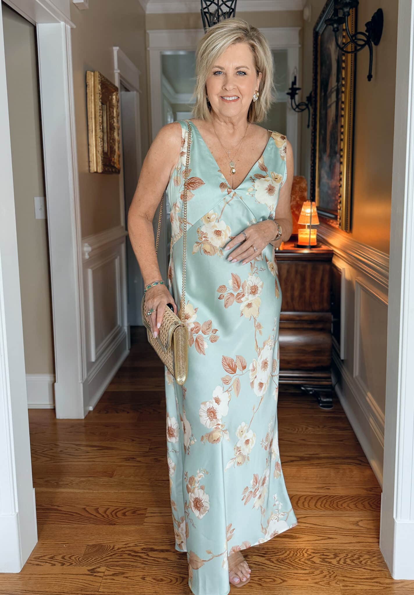 WHAT WOMEN OVER 50 SHOULD WEAR TO A WEDDING