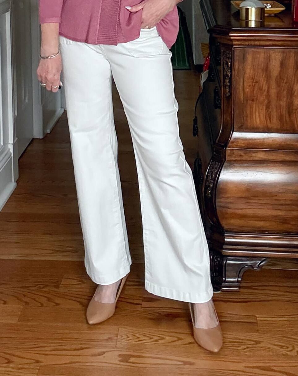 Tania Stephens is wearing a pair of white jeans from Amazon