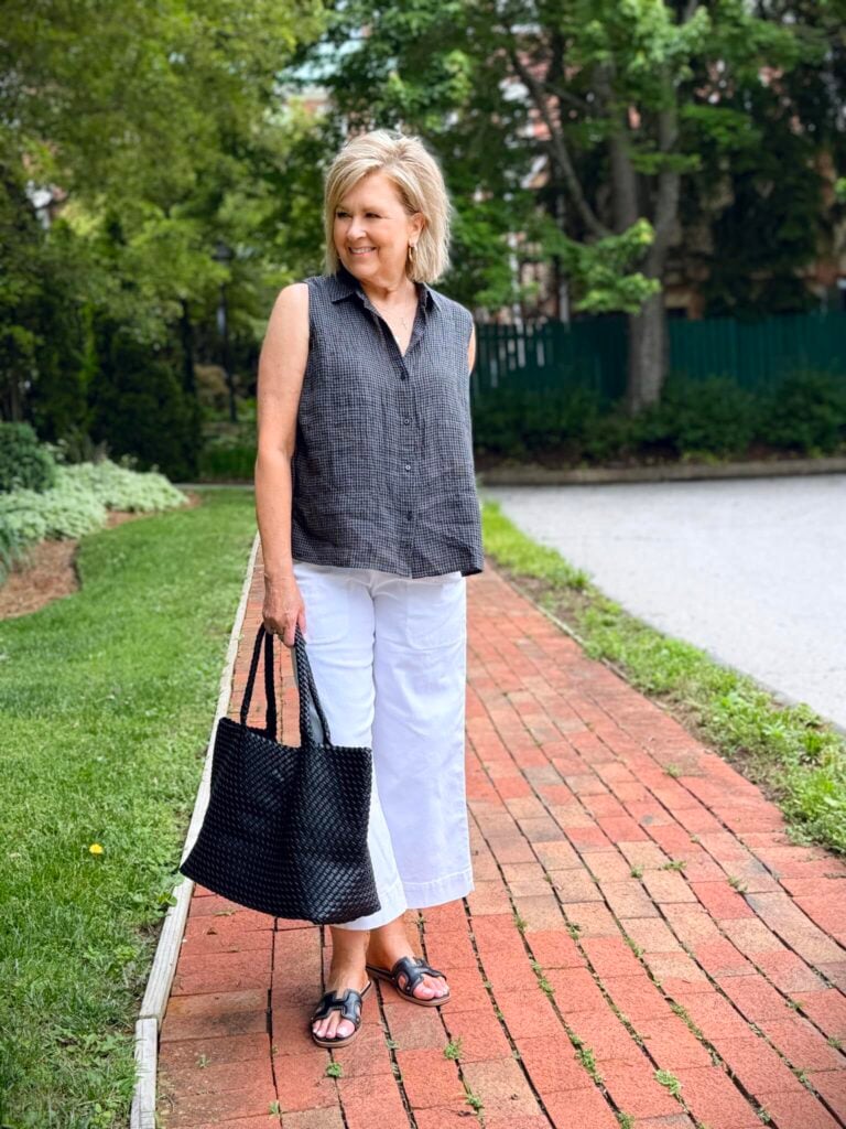 HOW TO WEAR WHITE AND BLACK