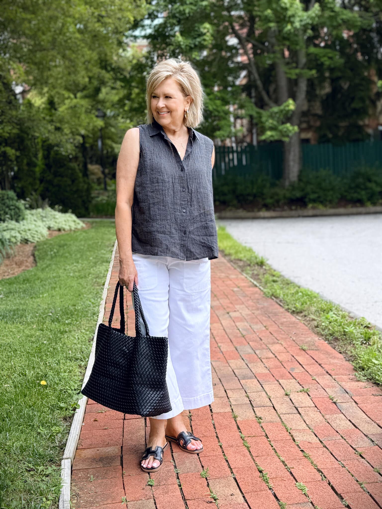 THE BEST STYLE TIPS FOR WOMEN OVER 50 IN THE SUMMER