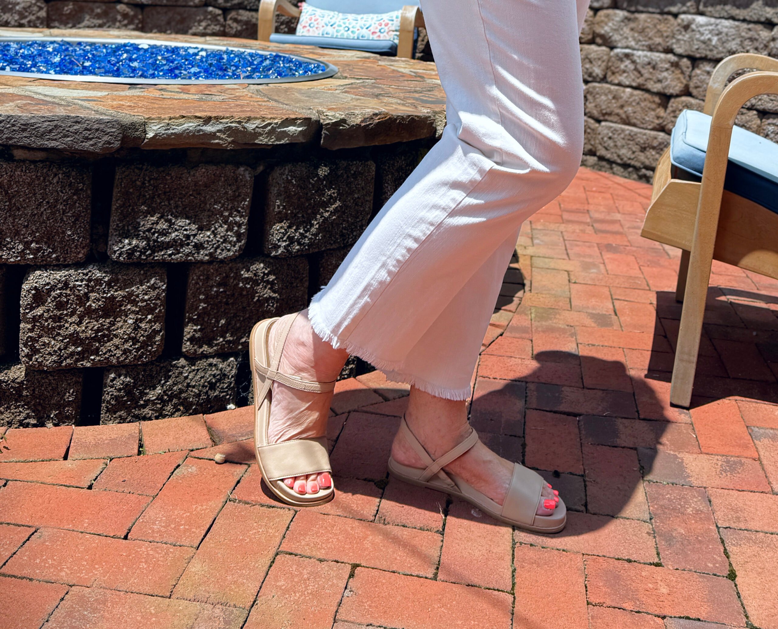 Eileen Fisher khaki leather cushioned sandals with adjustable straps