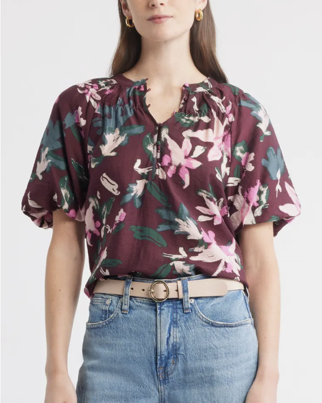 Short-sleeve puff sleeve top with casual denim for in-between season dressing