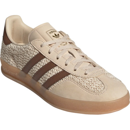 SNEAKERS TO WEAR FOR EARLY FALL WHEN IT'S STILL HOT