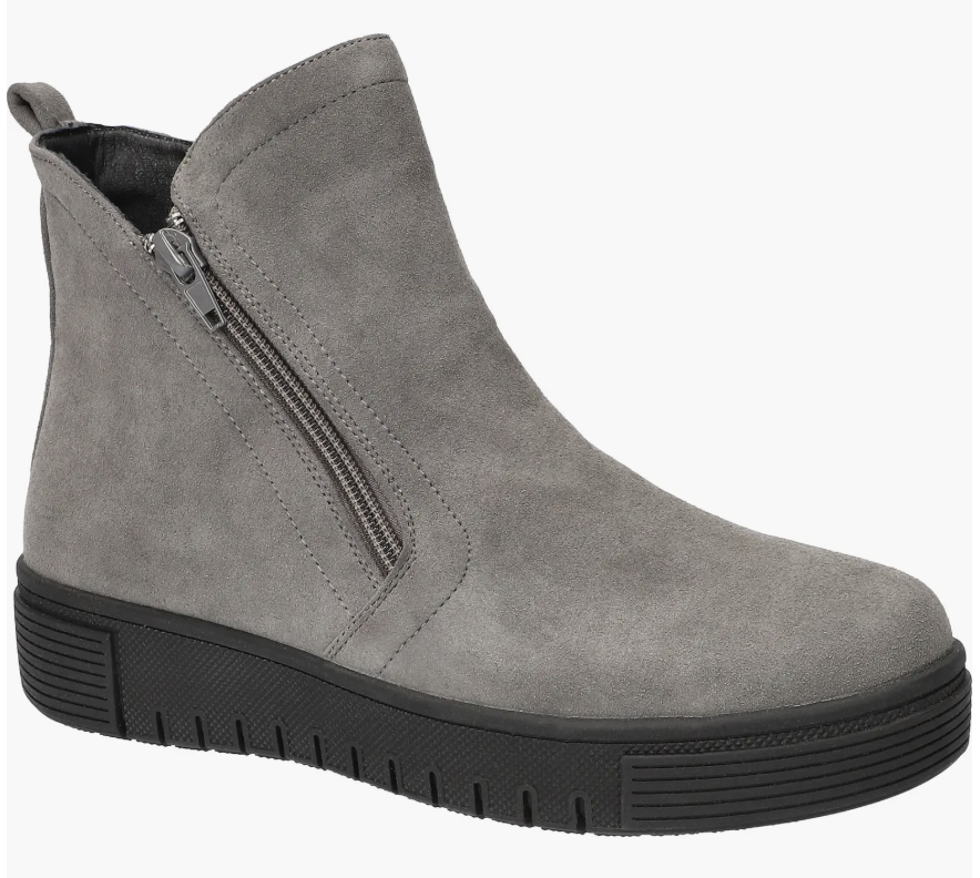 Step Into Fall With the Best Booties for Women Over 50 tania stephens 50 is not old fashion blogger nordstrom oaklee