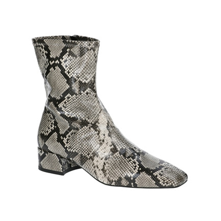 ANIMAL PRINT BOOTS FOR FALL AND WINTER WOMEN OVER 50