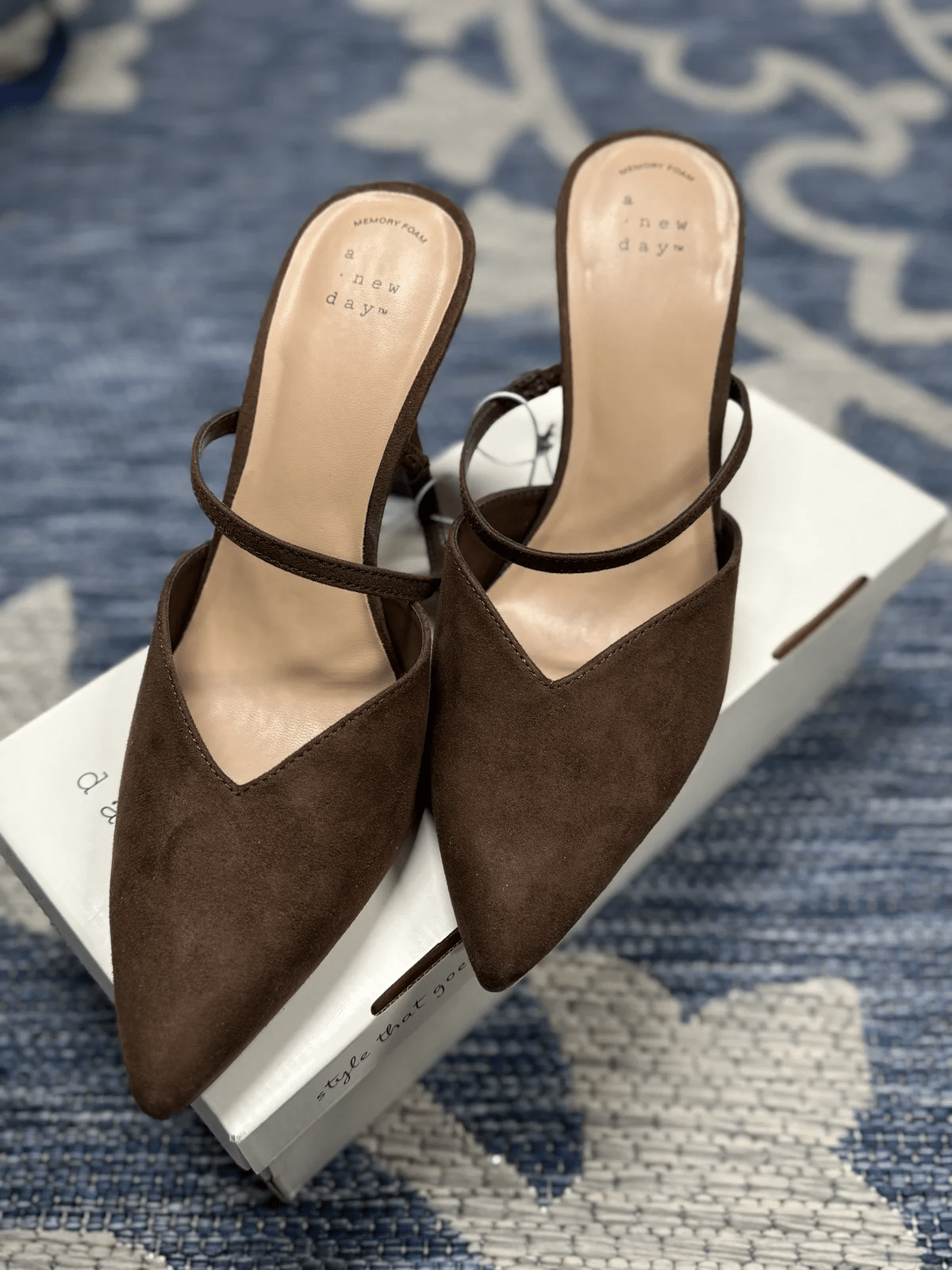 STYLISH HEELS WITH MEMORY FOAM