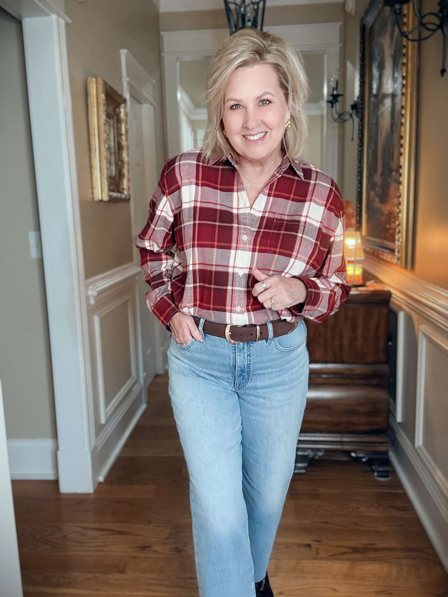 Tania wearing a plaid flannel shirt with lightwash jeans