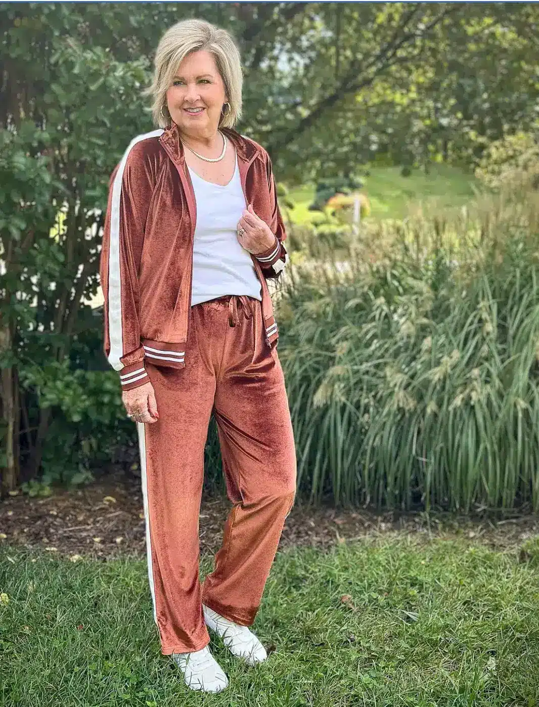 VELOUR TRACKSUIT FOR COMFORTABLE THANKSGIVING OUTFIT WOMEN OVER 50