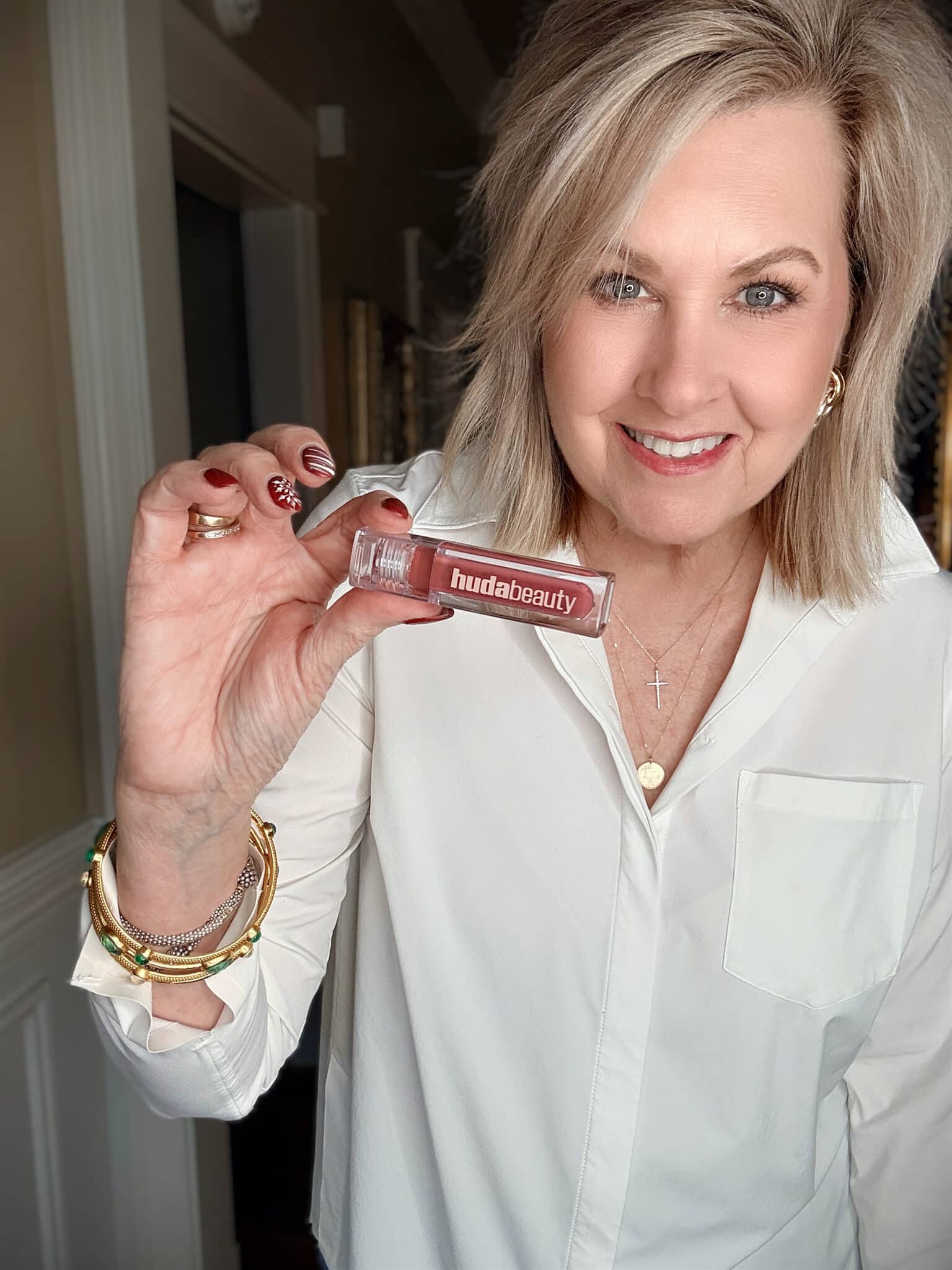 Tania using Huda Lip Gloss