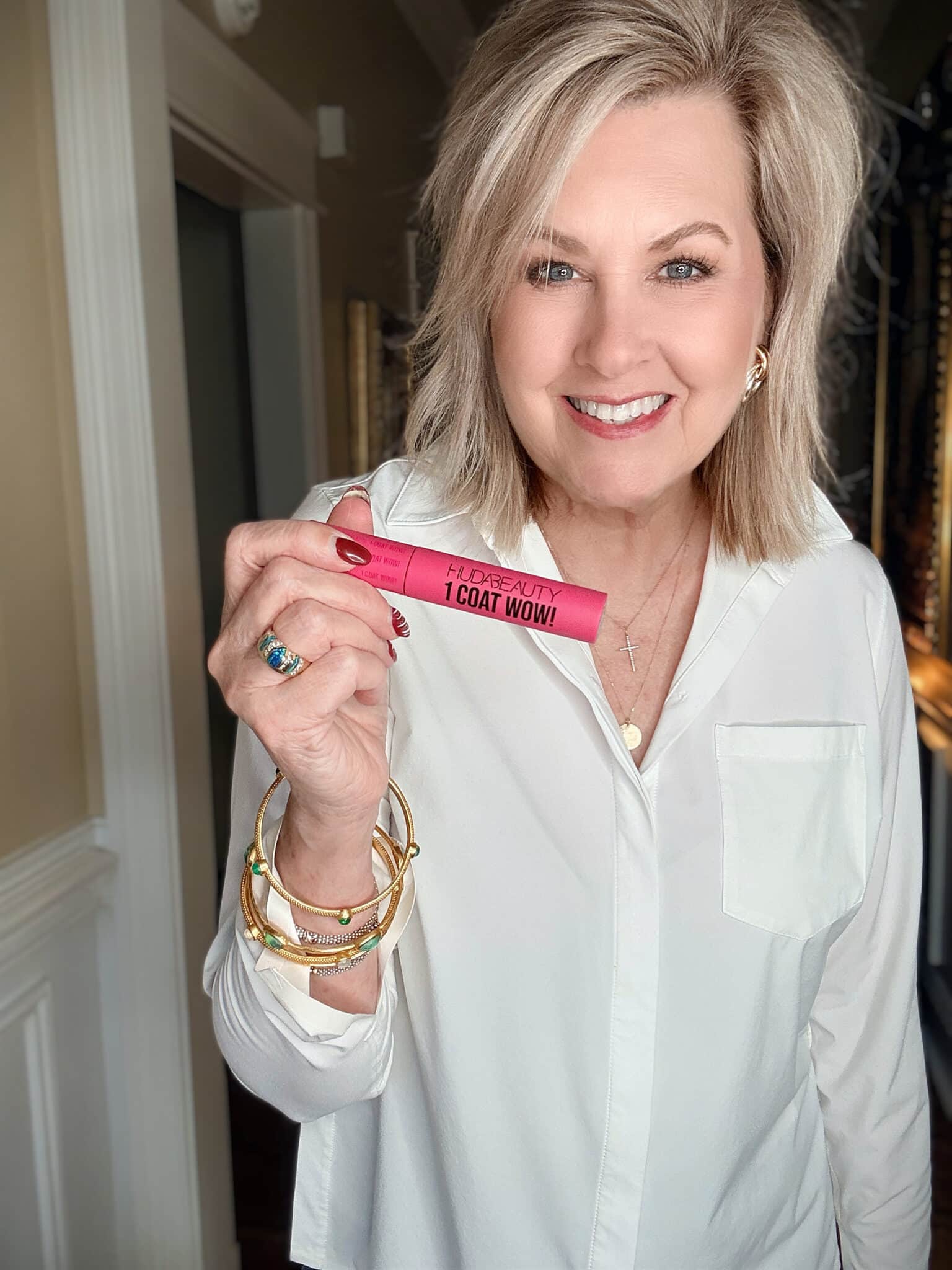 Tania using Huda Beauty 1 Coat Mascara