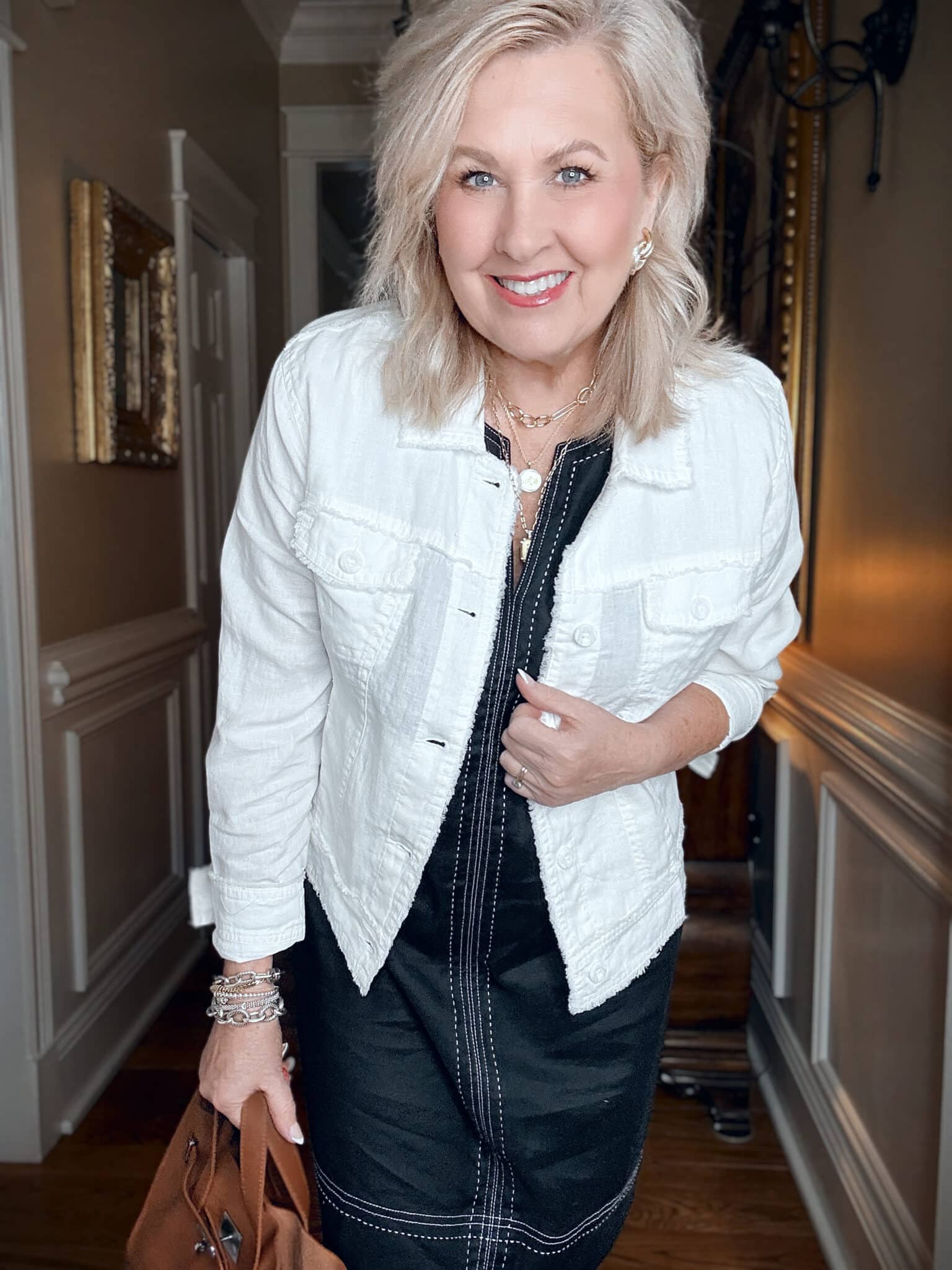 Tania wearing a Tommy Bahama linen jacket for a laid-back vacation vibe