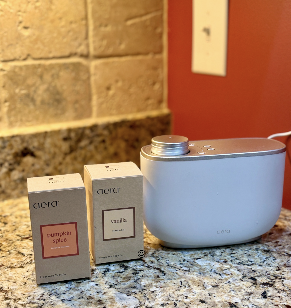 Aera diffuser with Vanilla and Pumpkin Spice capsules