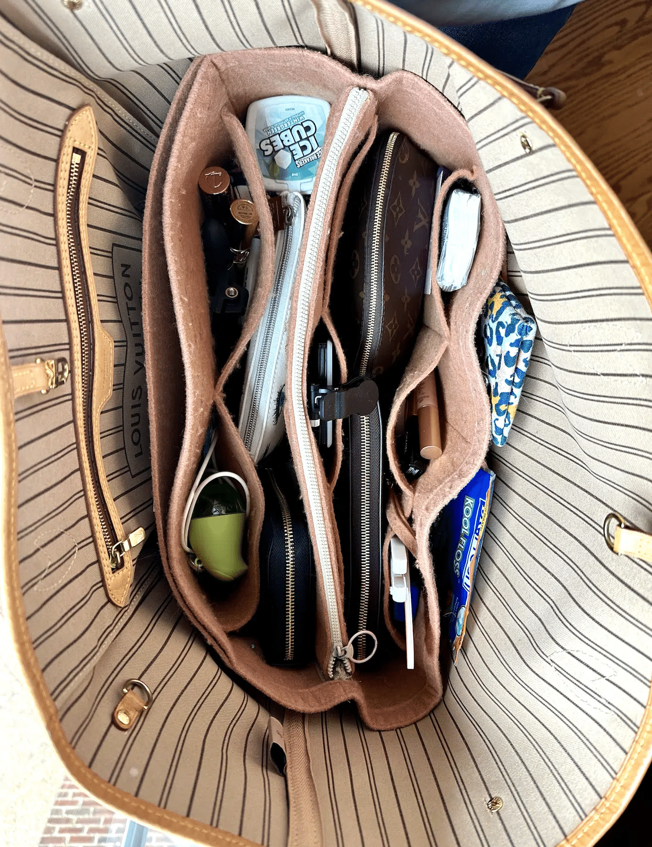 Tania's tote bag organized with a handbag organizer insert.