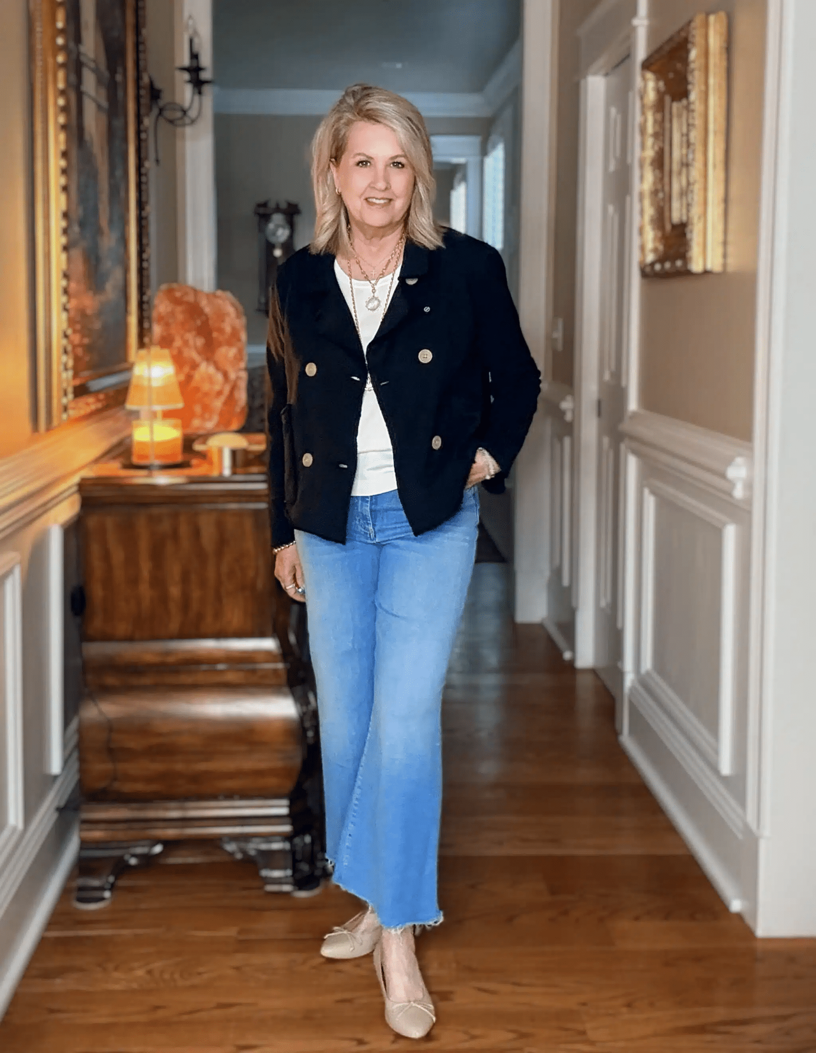 TANIA WEARING a cropped jacket with frayed CROPPED JEANS