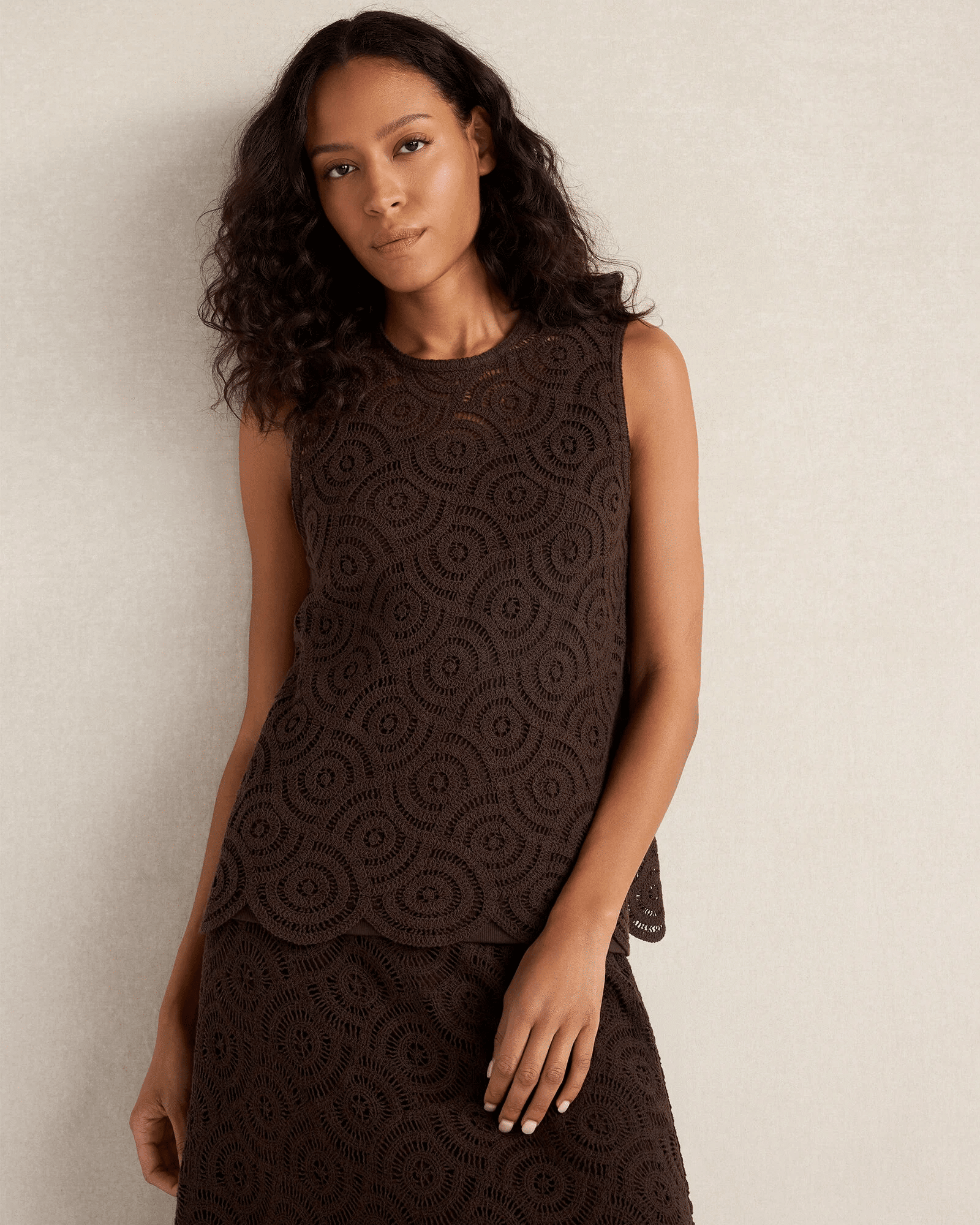 scalloped crochet tank in brown