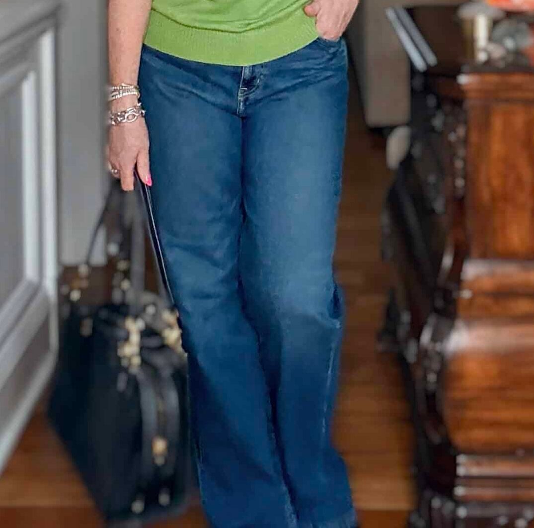 Tania wearing dark wash jeans from Macys with a black leather tote