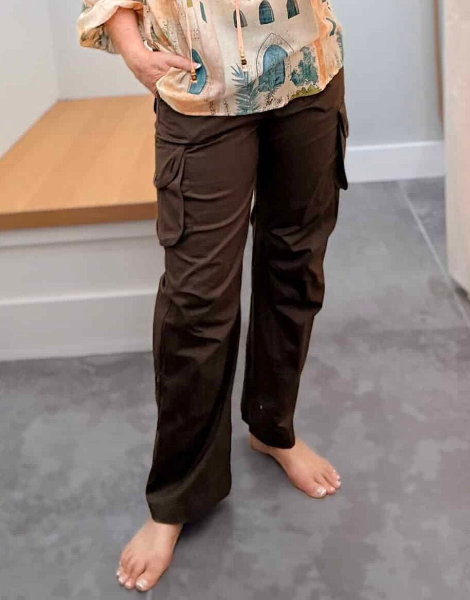 Tania wearing a Johnny Was chocolate brown cargo pants