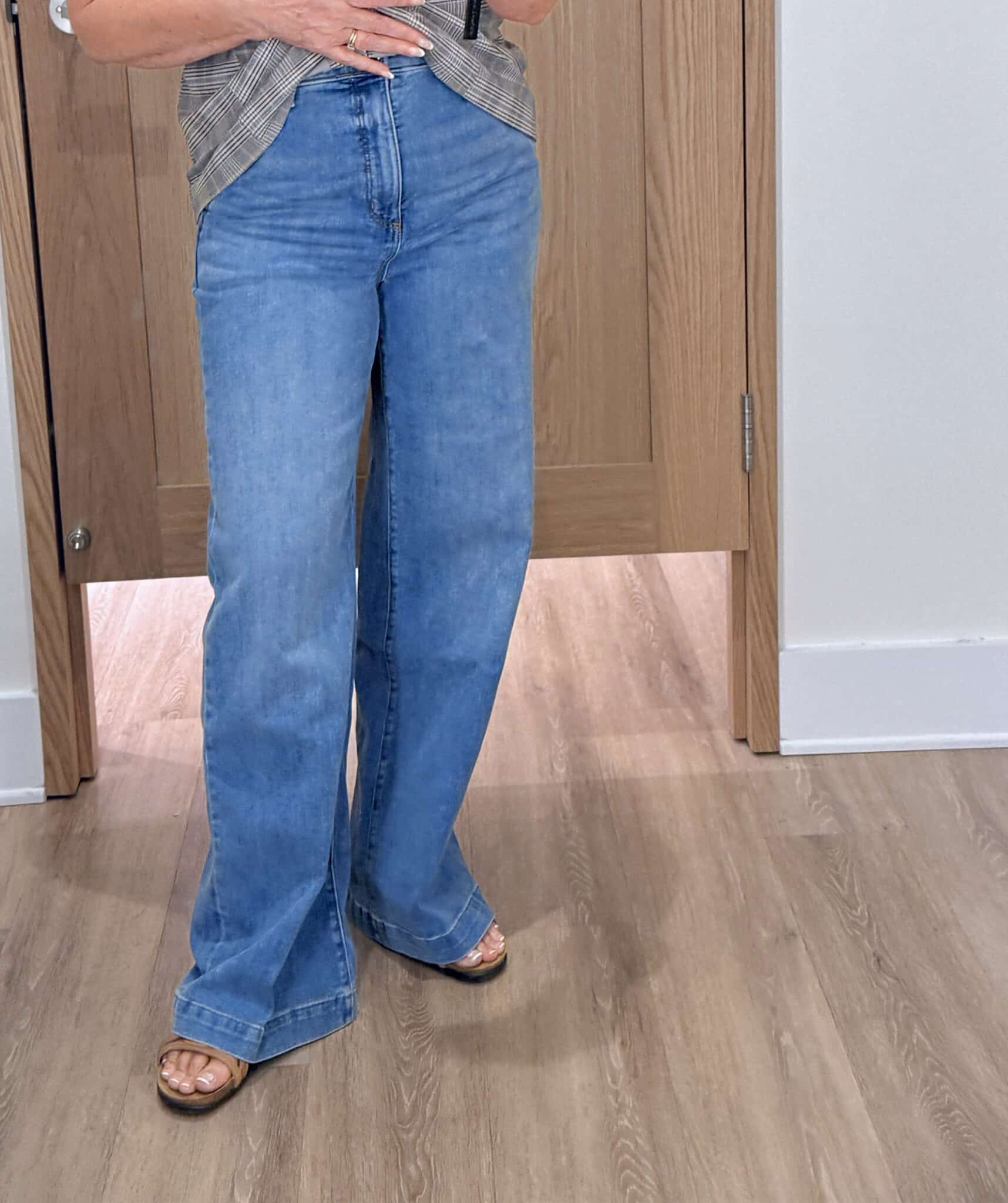 Tania wearing wide leg trouser jeans from Ann Taylor