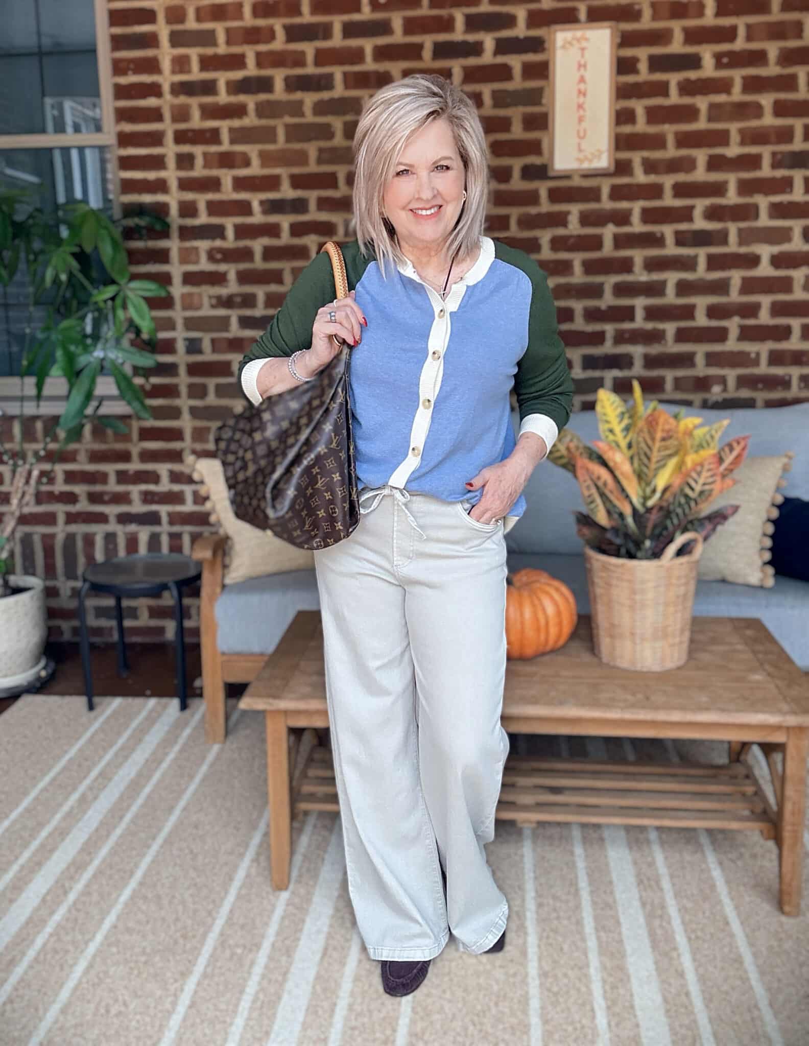 Tania wearing a colorblock sweater and beige drawstring pants for fall